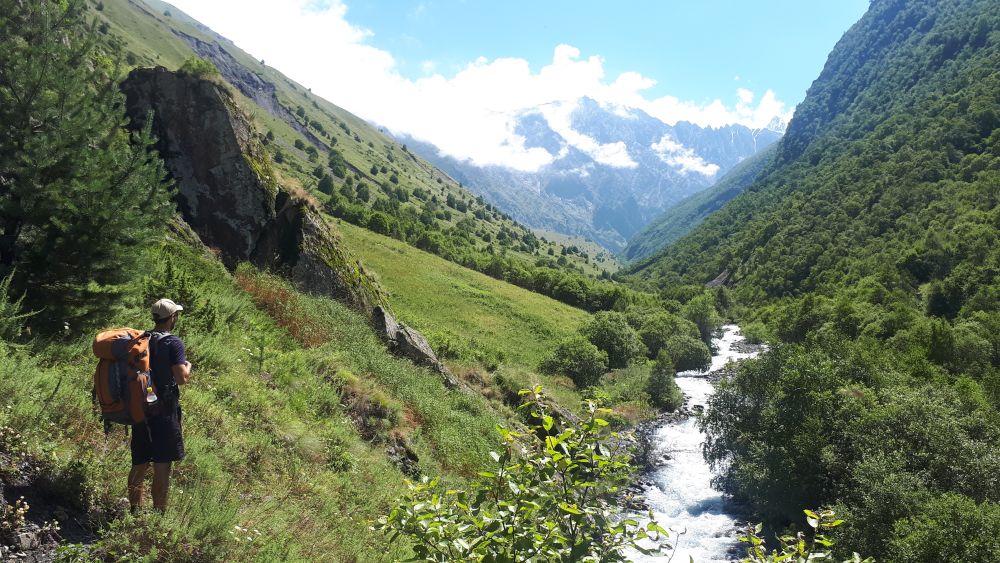 dariali gorge hike